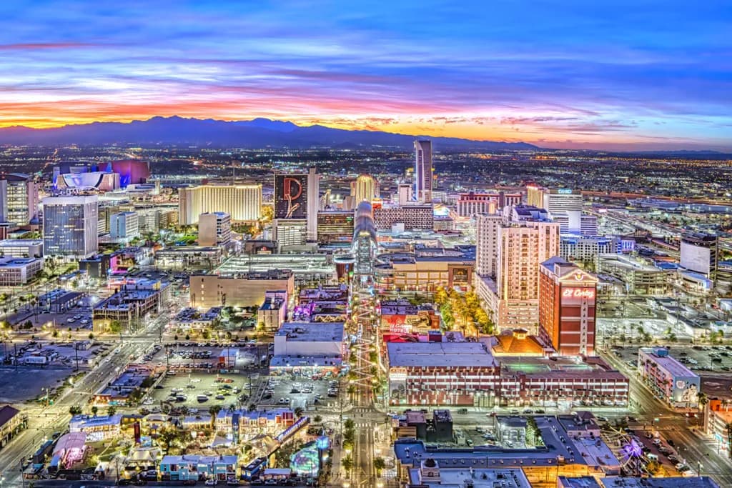 Vibrant Urban Sunset: A Captivating Cityscape of Lights and Skyline