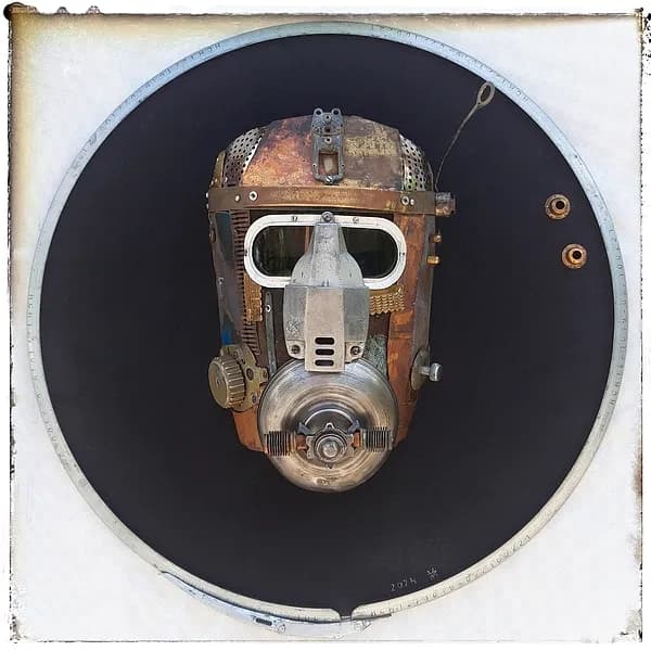 Industrial Elegance: A Unique Robotic Sculpture in Metallic Artistry