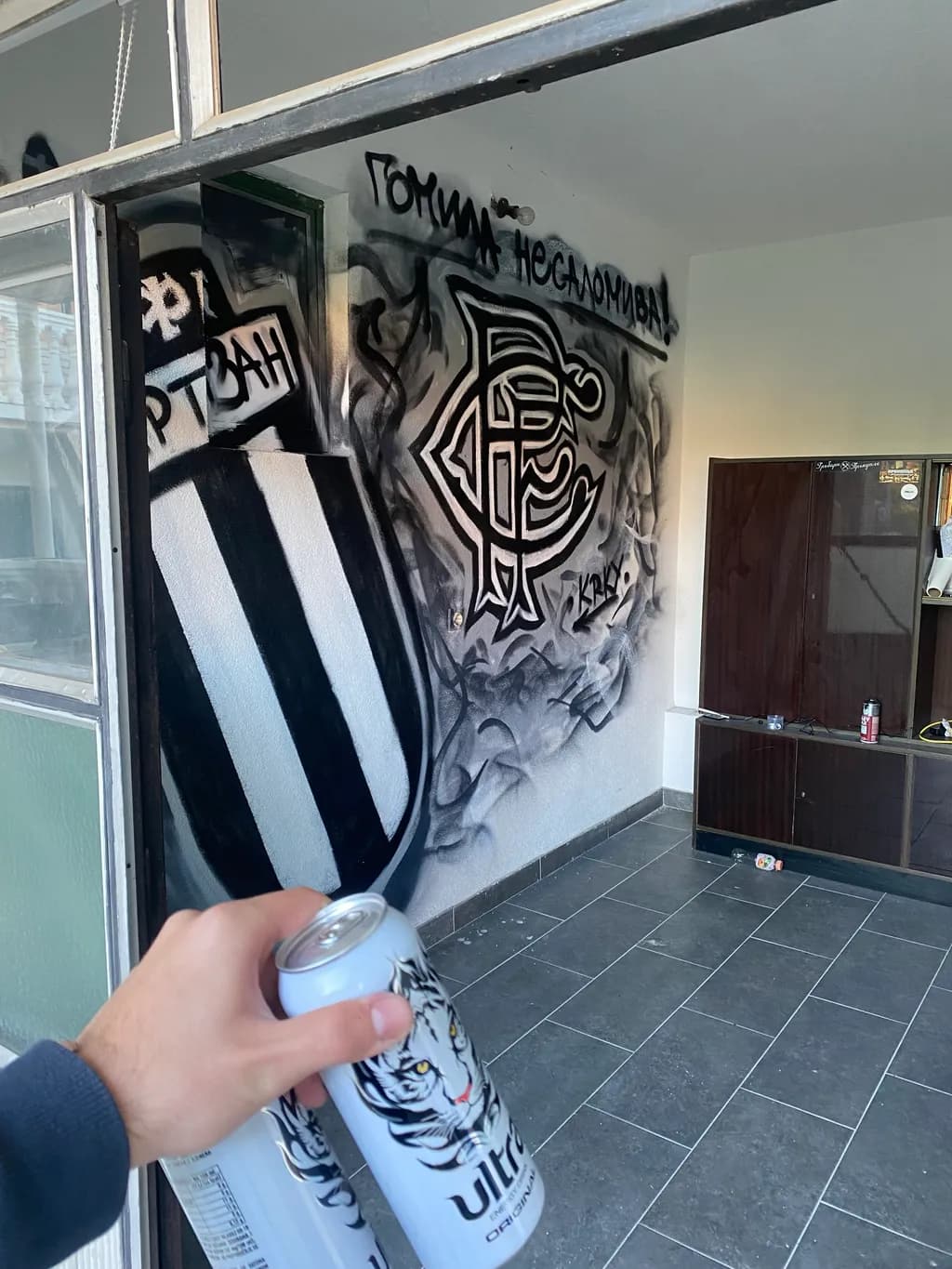 Urban Echoes: A Graffiti Tribute to Resilience and Identity