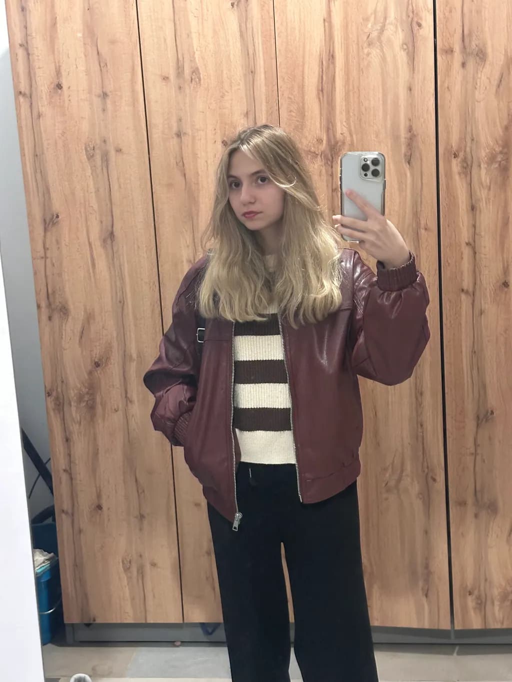 Reflections of Style: A Modern Portrait in Earthy Tones