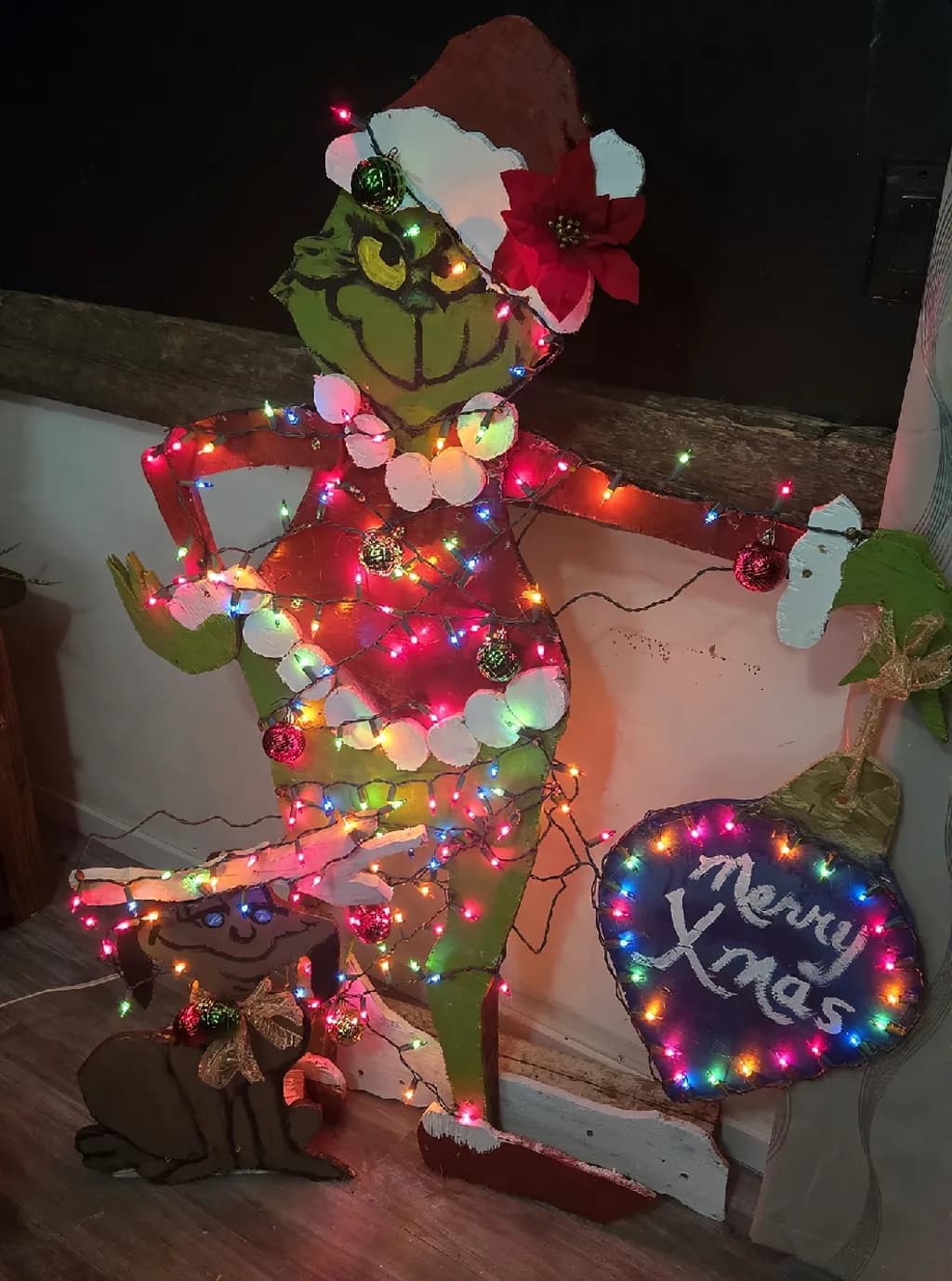 Grinch Lights Up