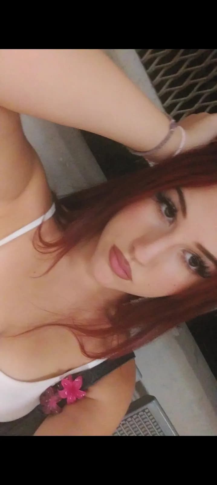 Radiant Redhead: A Portrait of Beauty and Expression