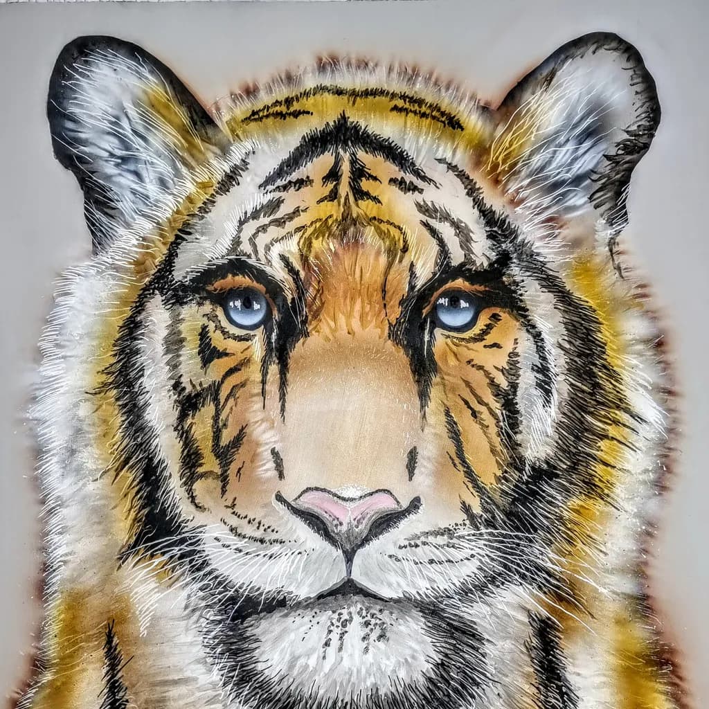 Majestic Gaze: A Realistic Portrait of a Vibrant Tiger