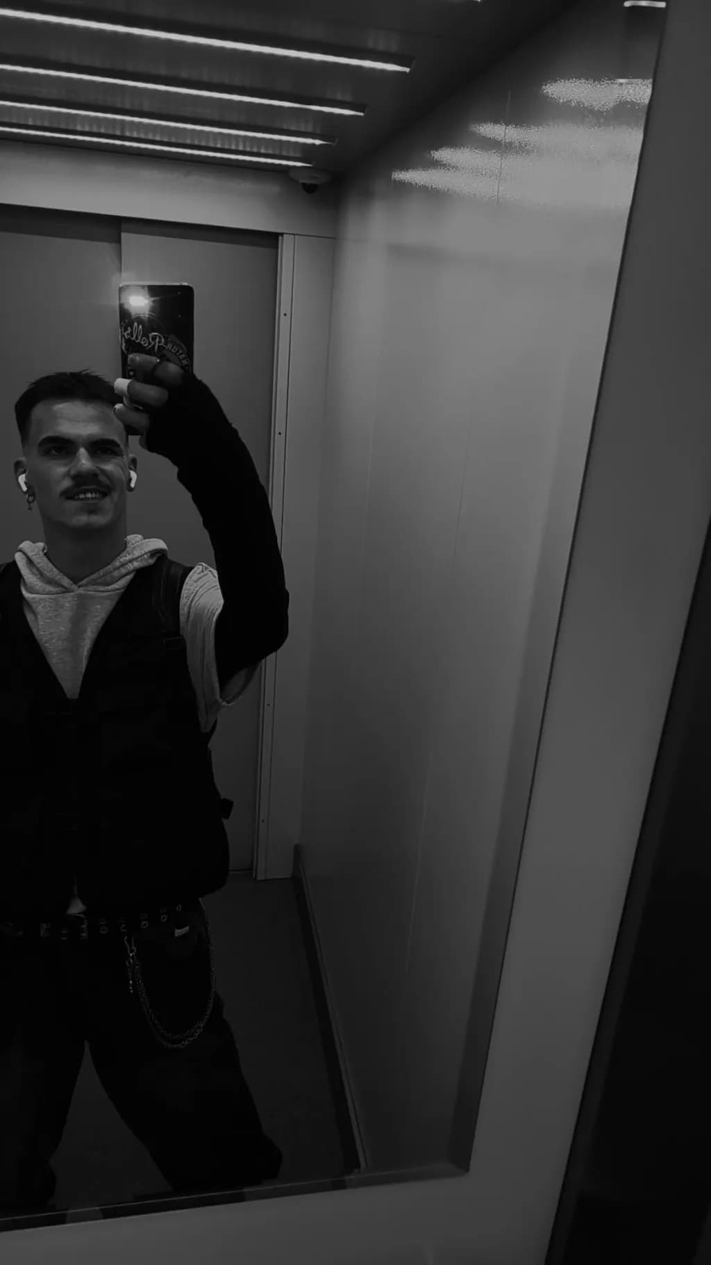Reflections of Urban Identity: A Monochrome Self-Portrait in an Elevator Space