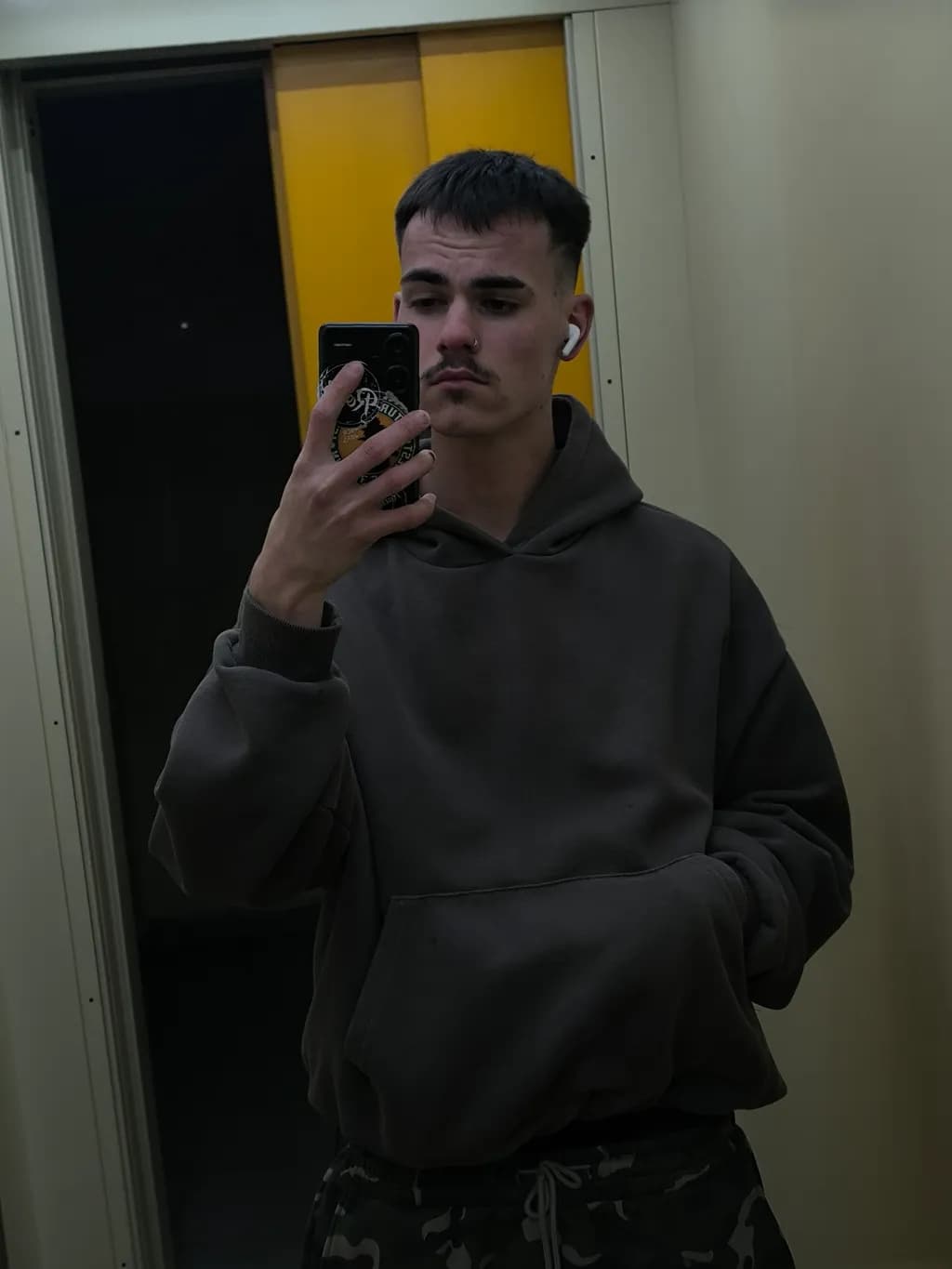 Reflections of Modern Youth: A Self-Portrait in Urban Style