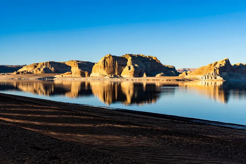 Serenity at Dawn: Reflections of Nature's Majesty on Tranquil Waters