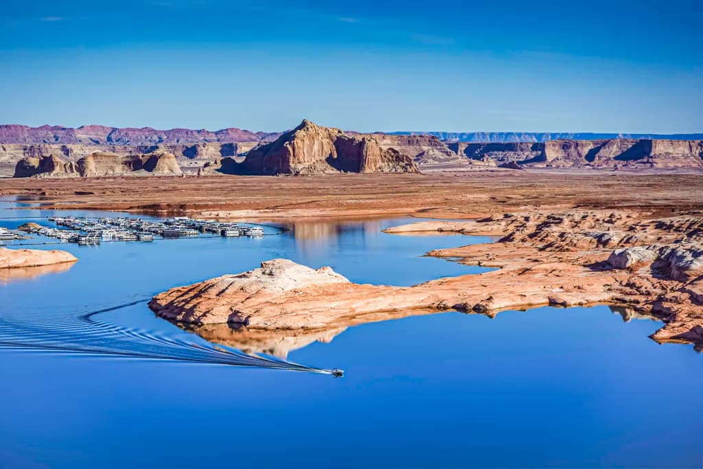Serenity at Lake Powell: A Tranquil Reflection of Nature's Majesty