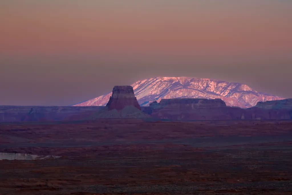 Whispers of Twilight: The Majestic Desert Landscape at Dusk