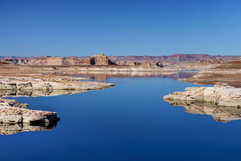 Serenity in Reflection: A Tranquil Landscape of Lake and Mountains