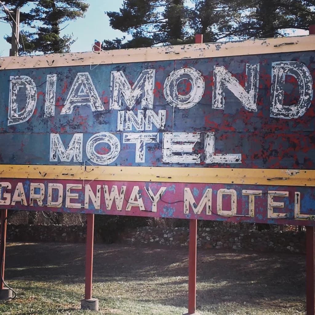 Diamond Inn Signage