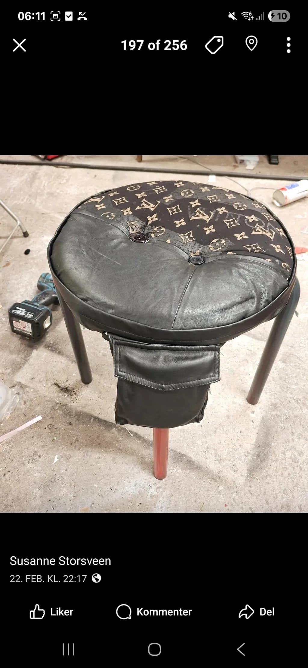 Tufted Contrast Stool