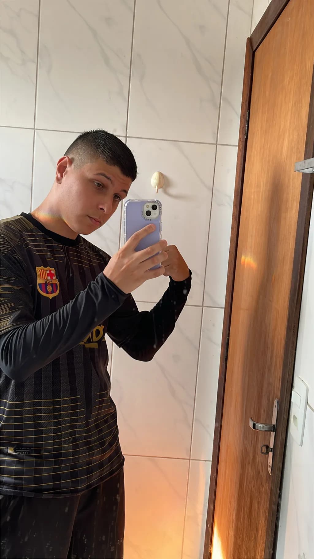 Selfie in Black Jersey