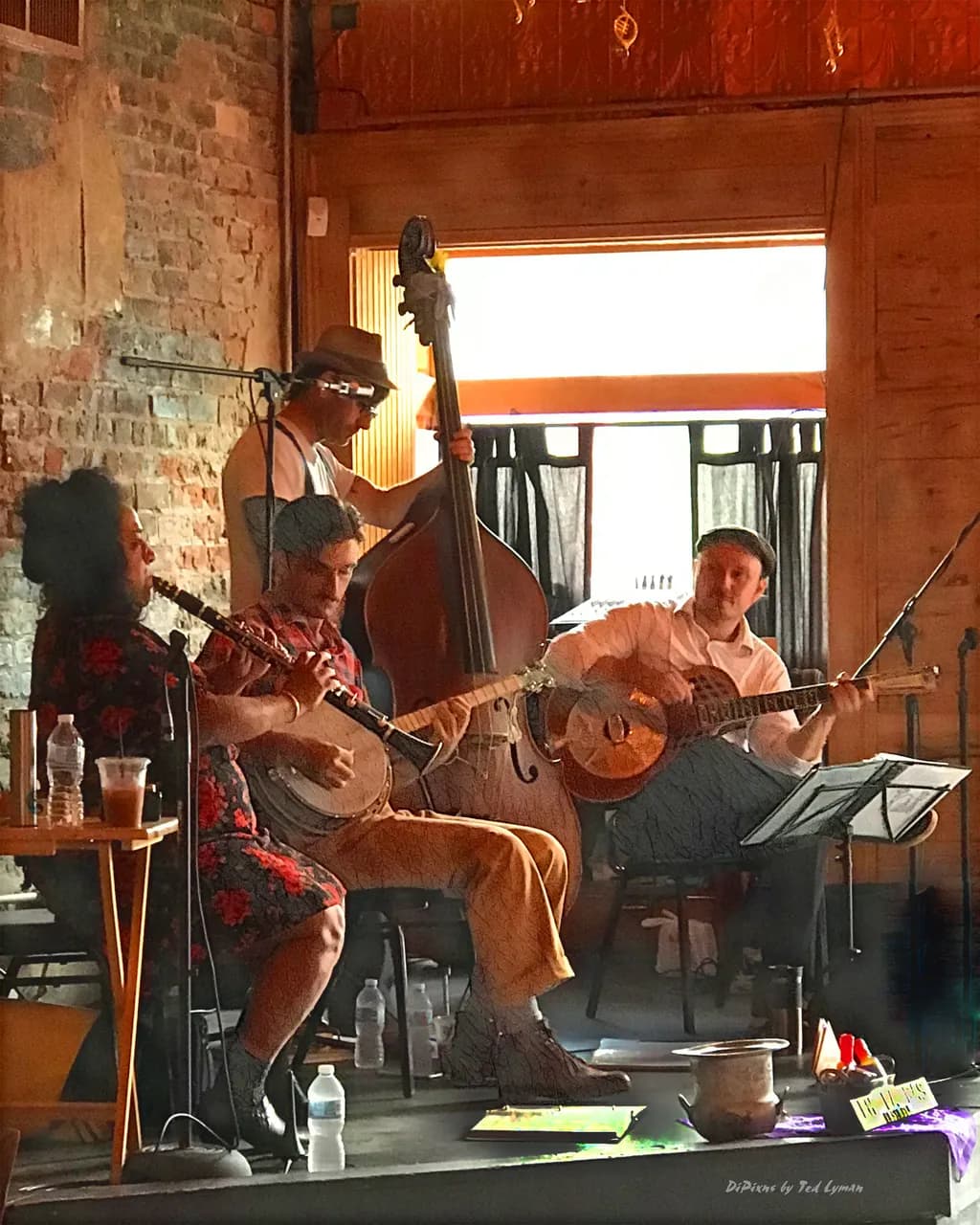 Melodies in Motion: A Vibrant Evening of Live Music and Connection
