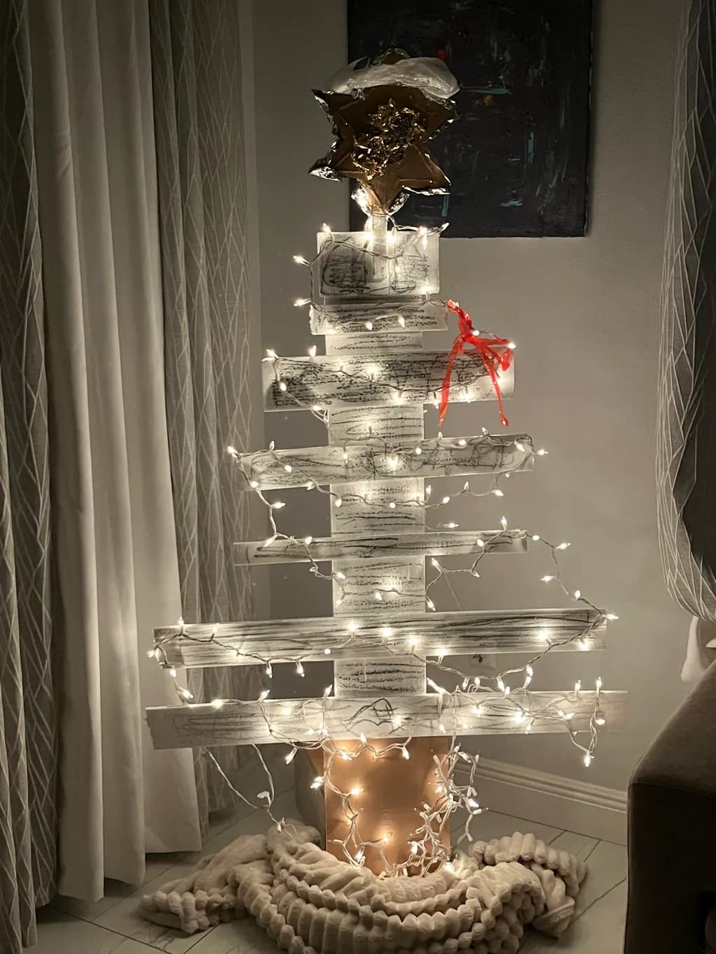 Minimalist Holiday Tree