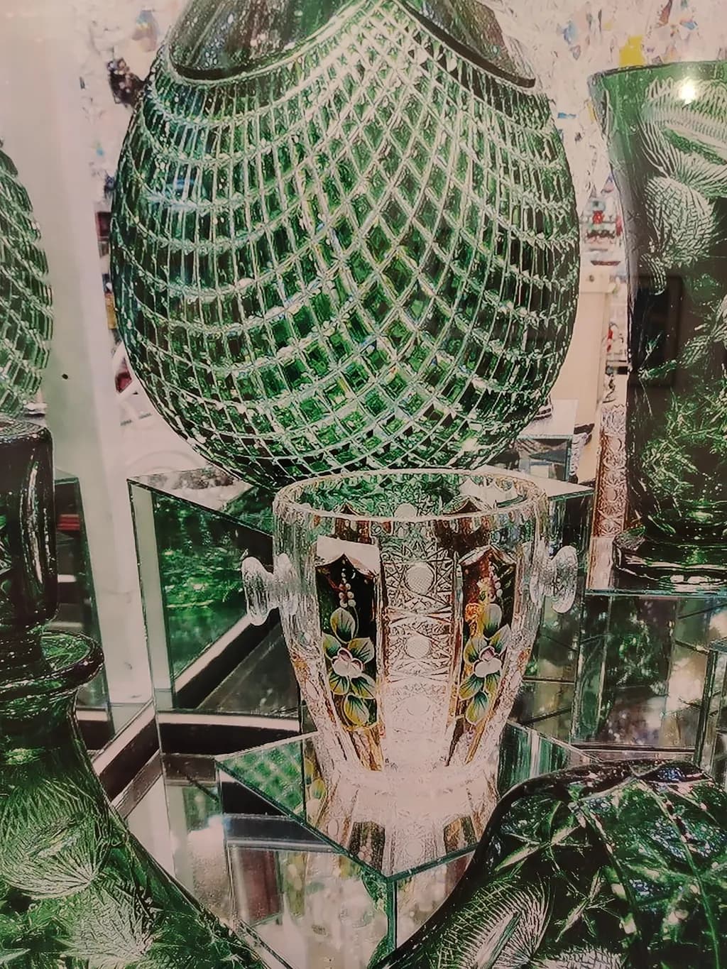 Emerald Lattice Reflection