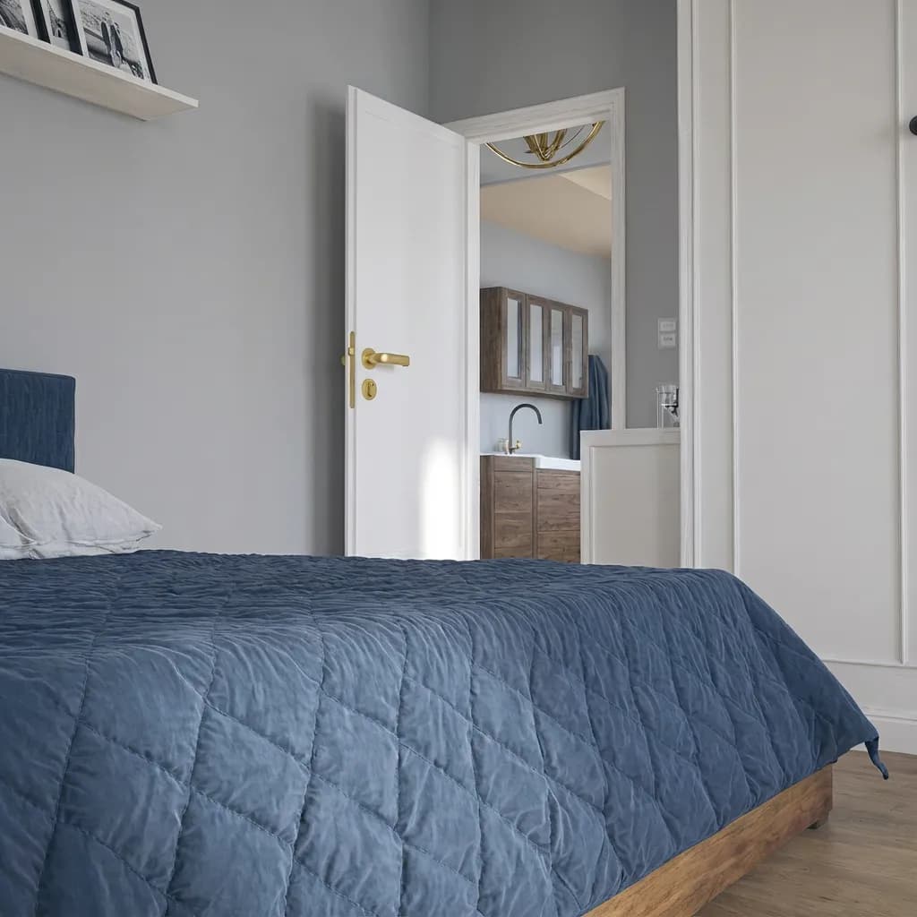 Blue Quilt Bedroom