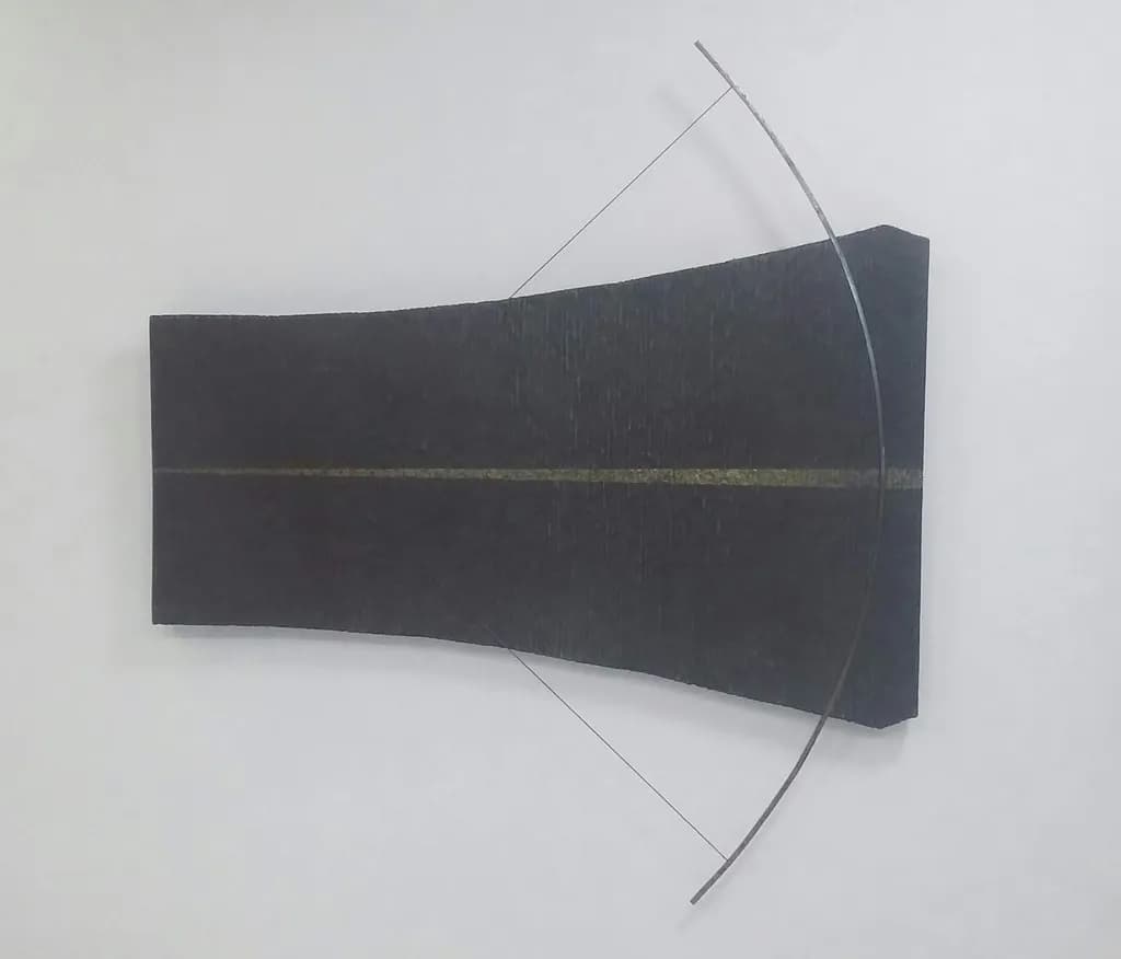 Curved Minimalism
