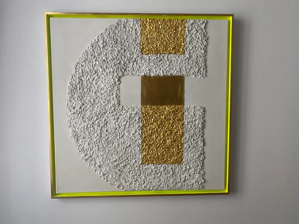 Textured Gold Contrast