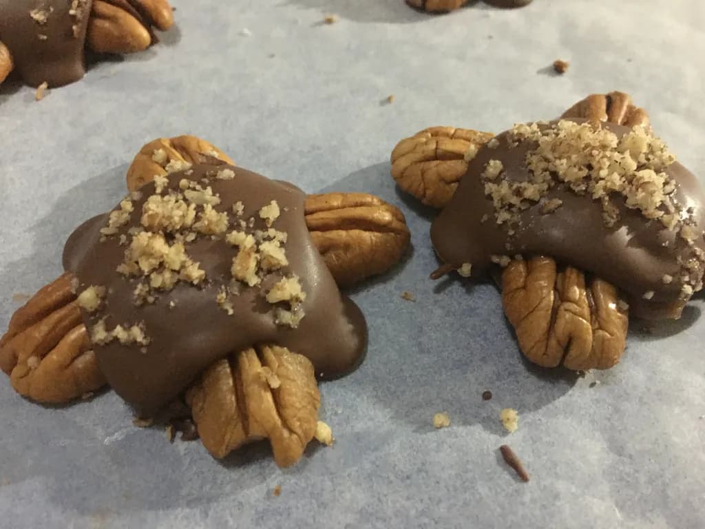 Chocolate Pecan Turtles