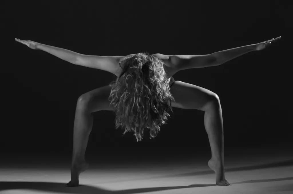 Fluid Monochrome Movement