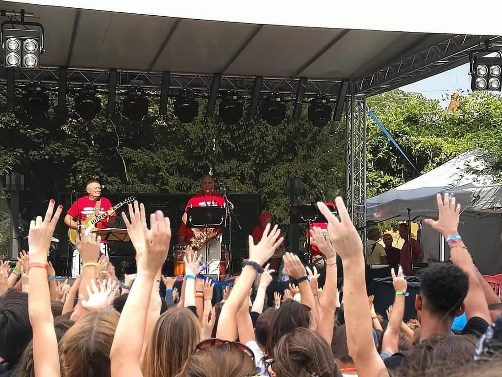 Live Music Connection