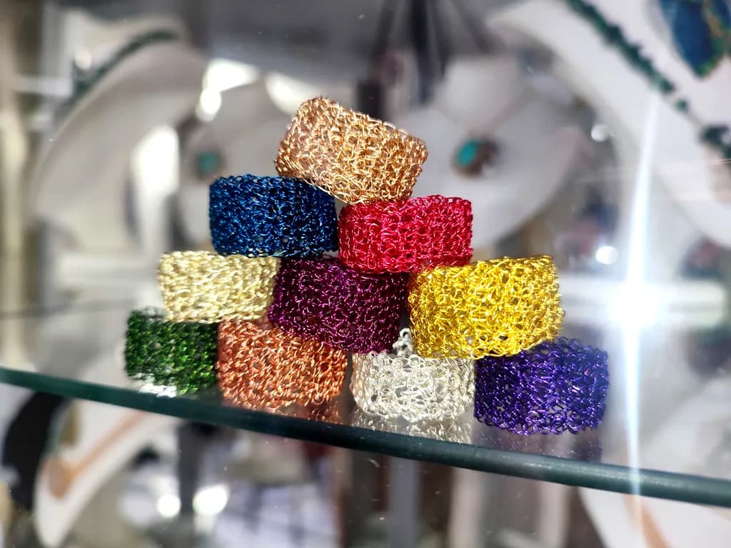 Colorful Stacked Rings