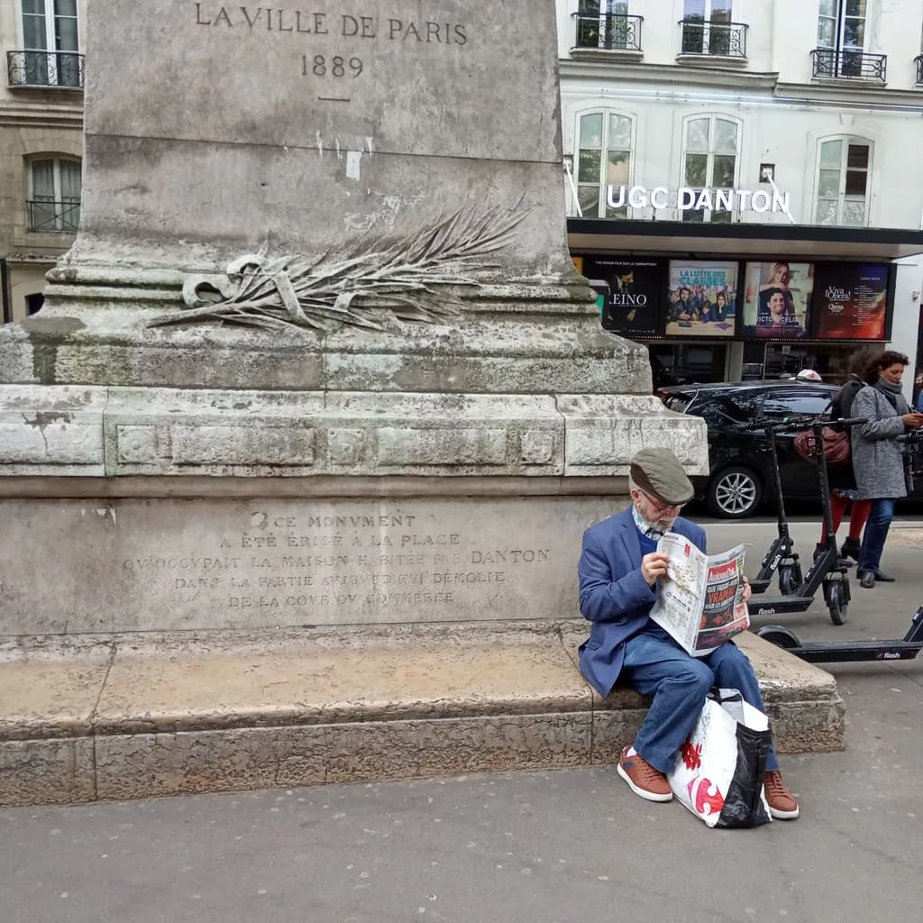 Paris Monument Reading