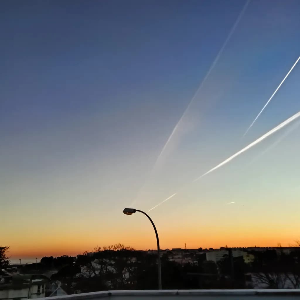 Contrail Horizon