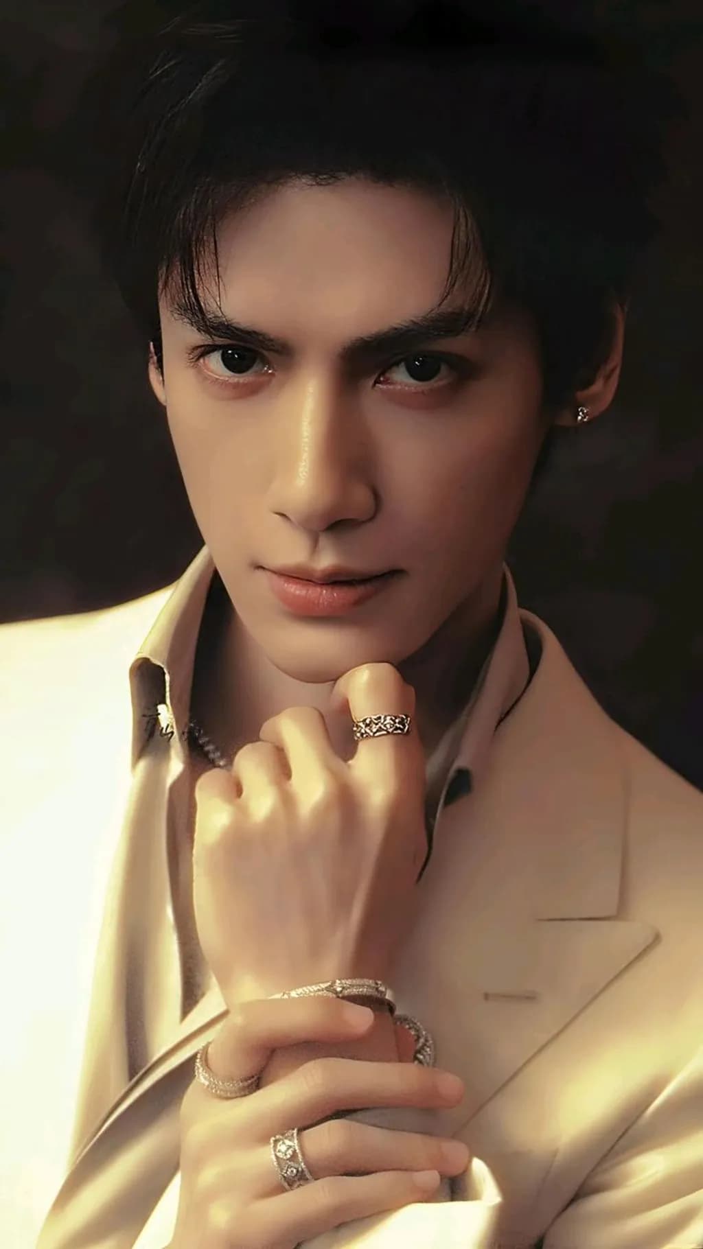 Elegant Gaze