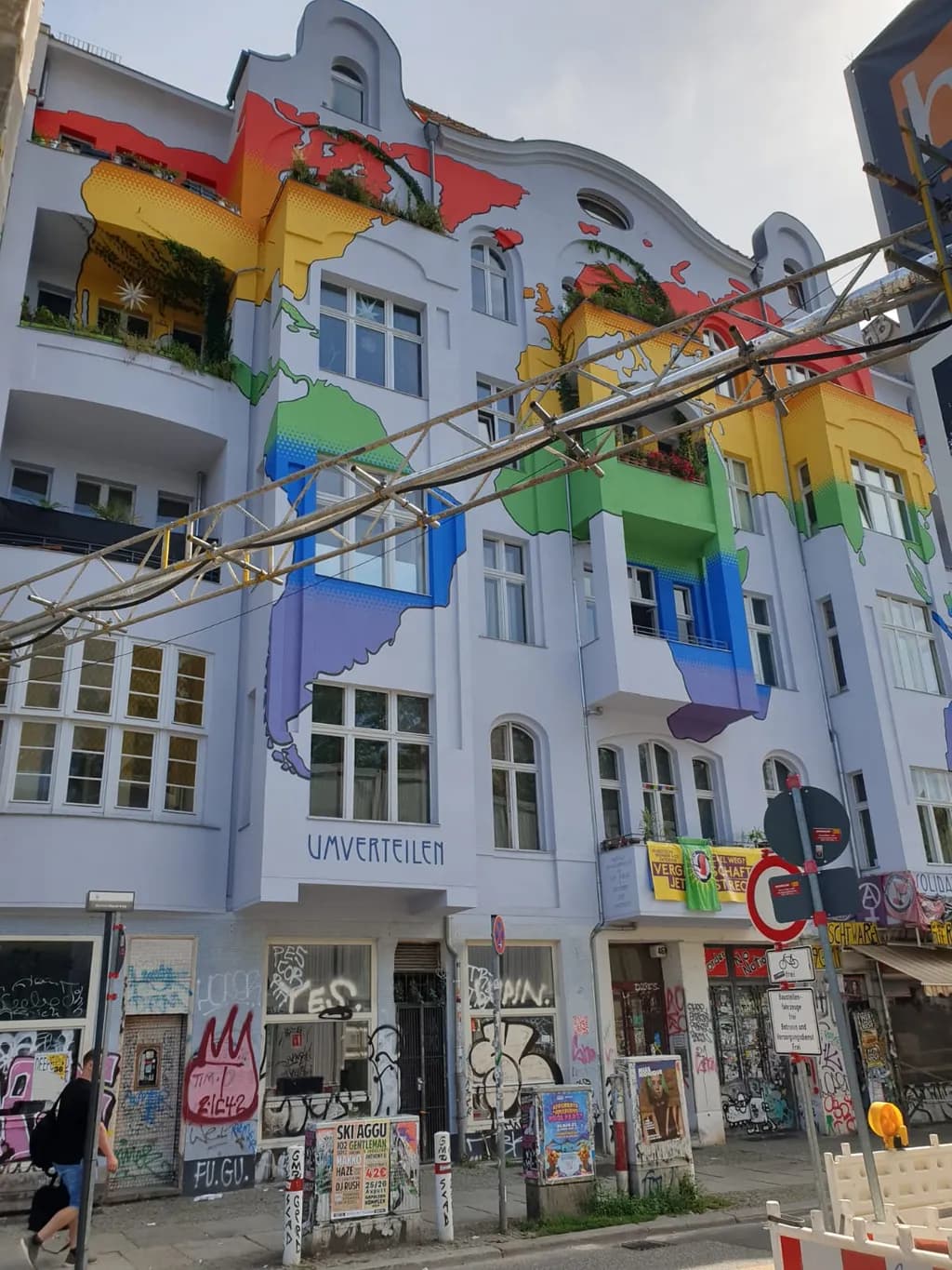 Chromatic Facade