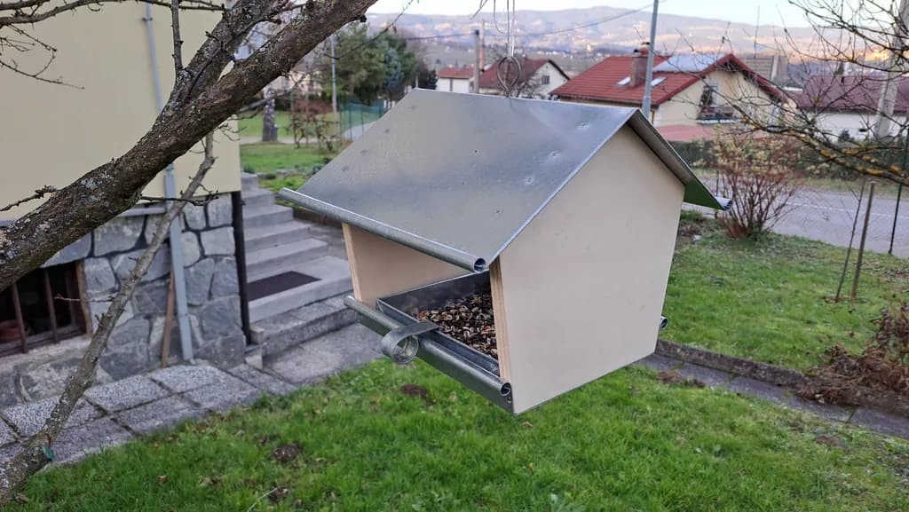 Metal Roof Feeder