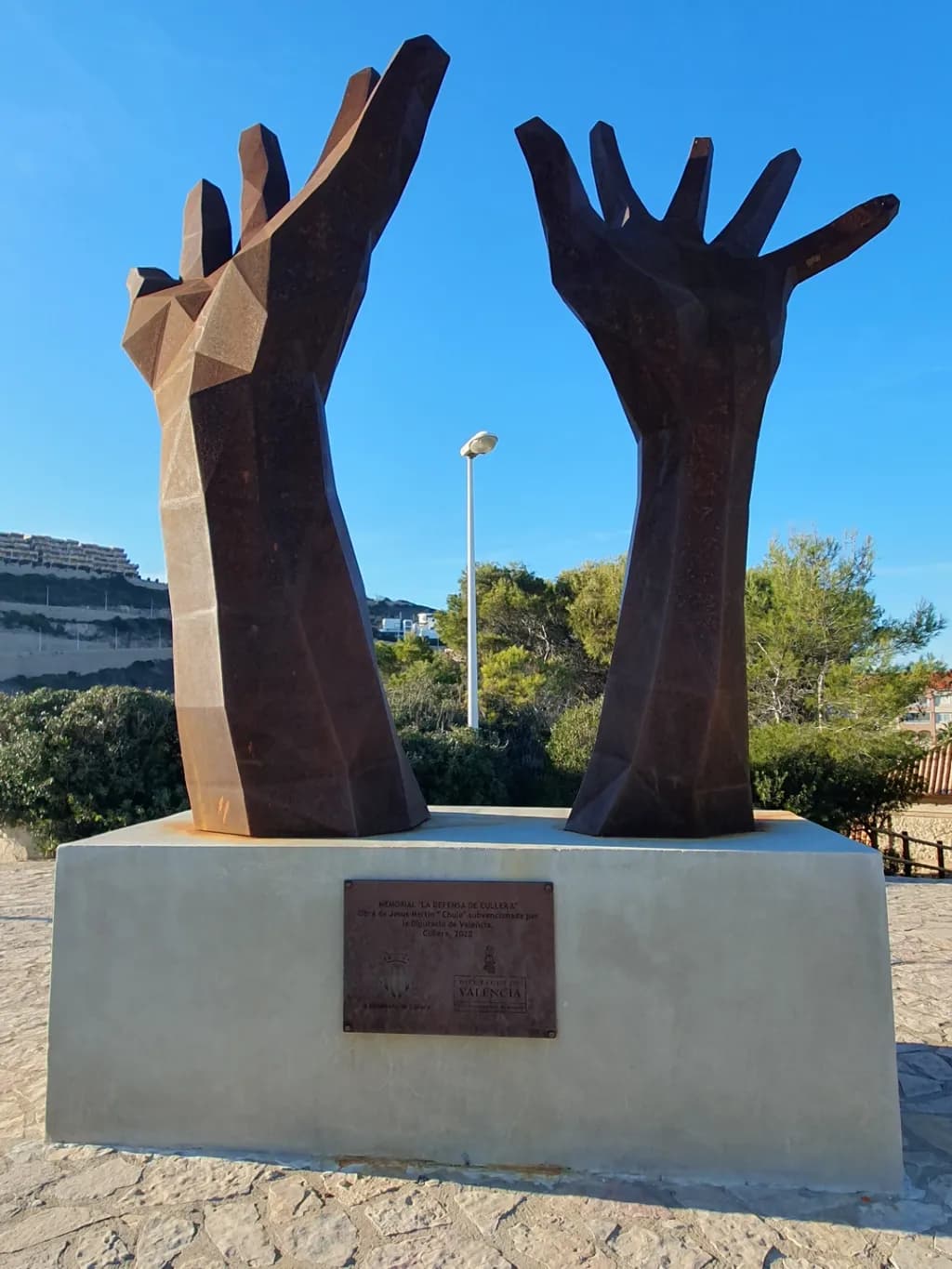 Hands Monument
