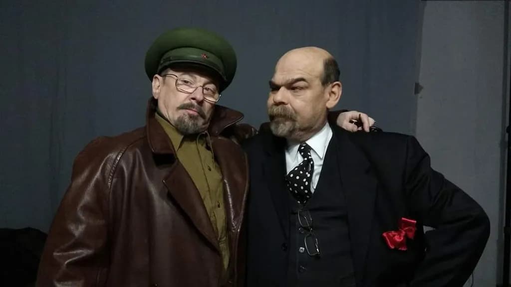 Comrades in Contrast