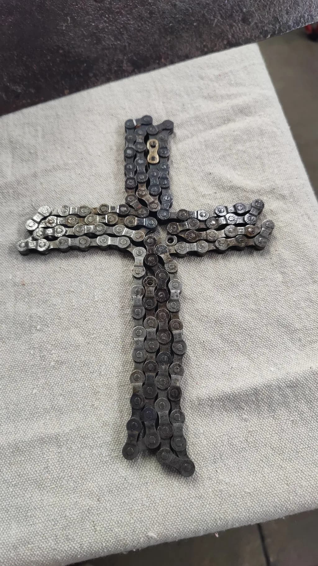 Industrial Chain Cross