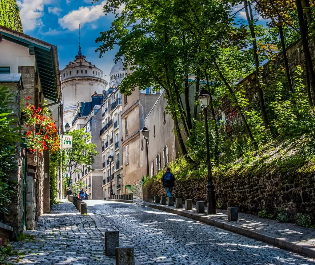 Montmartre Alleyway