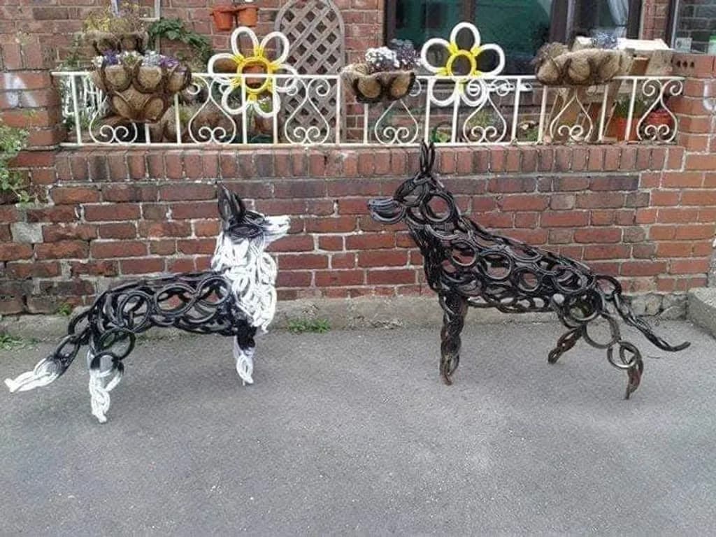 inbound Dogs Sculpture
