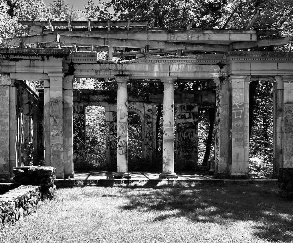 Graffiti Ruins