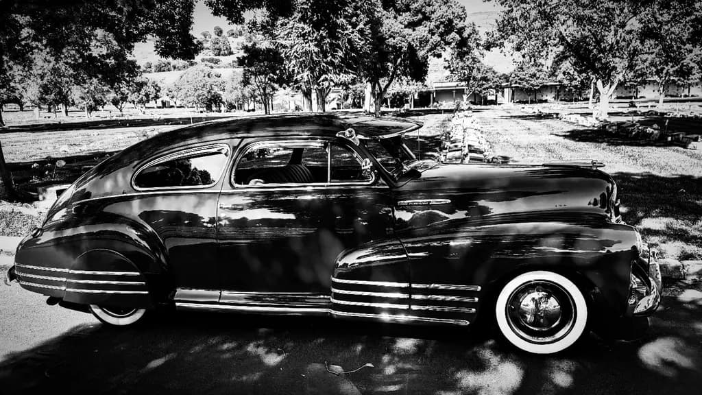 Classic Streamline Sedan