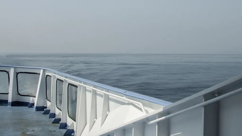Boat Rail Horizon