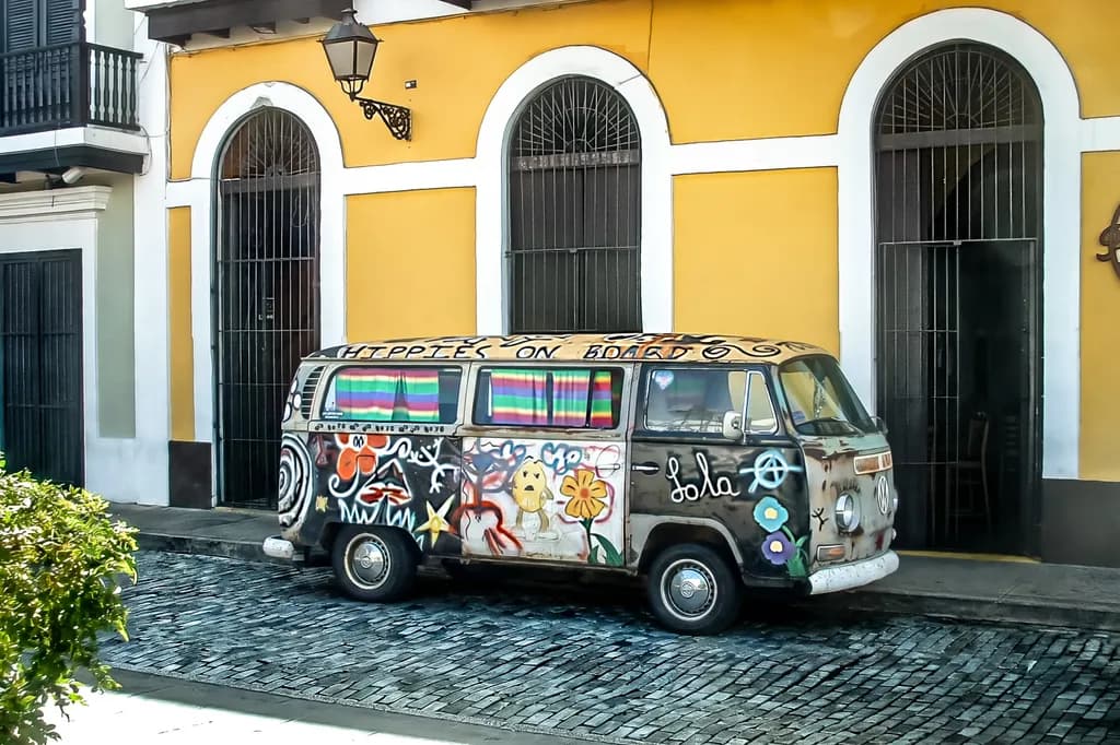 Lola Bus