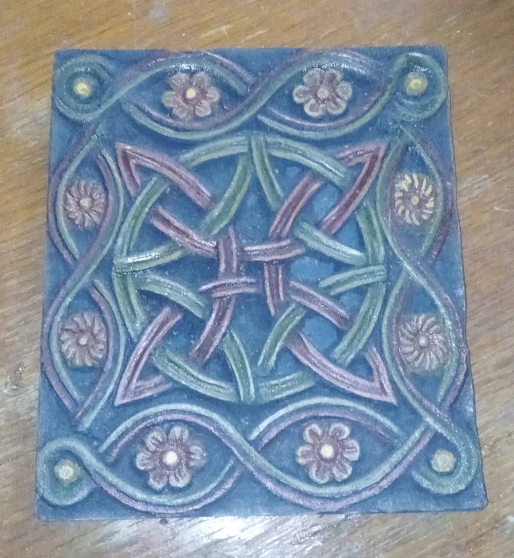 Interwoven Blossom Tile