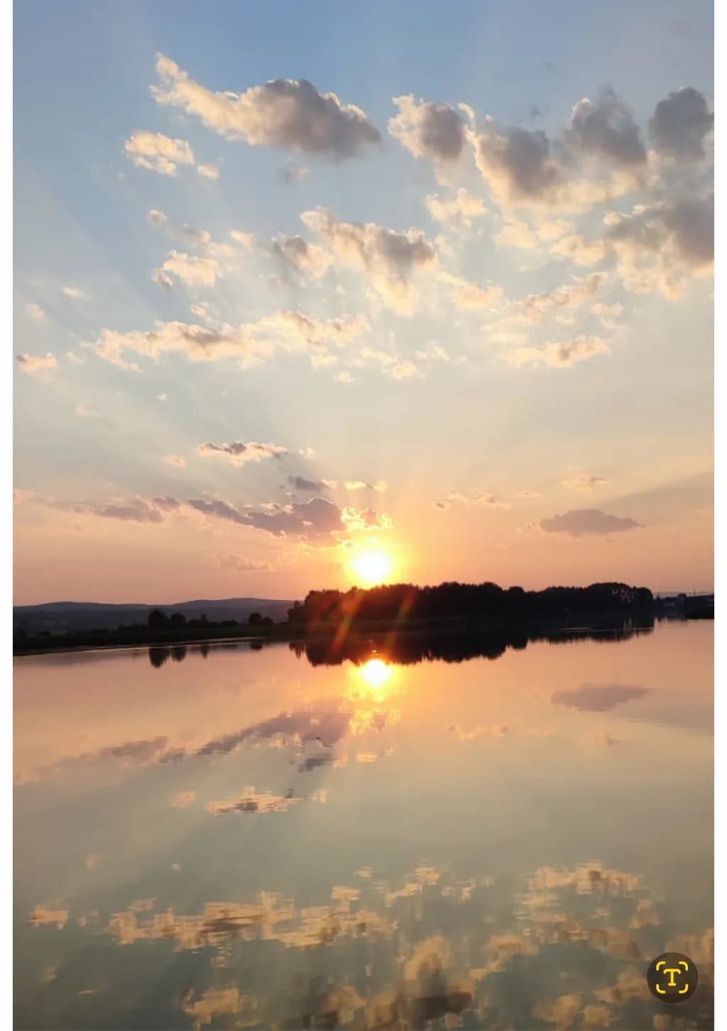 Golden Horizon Reflection