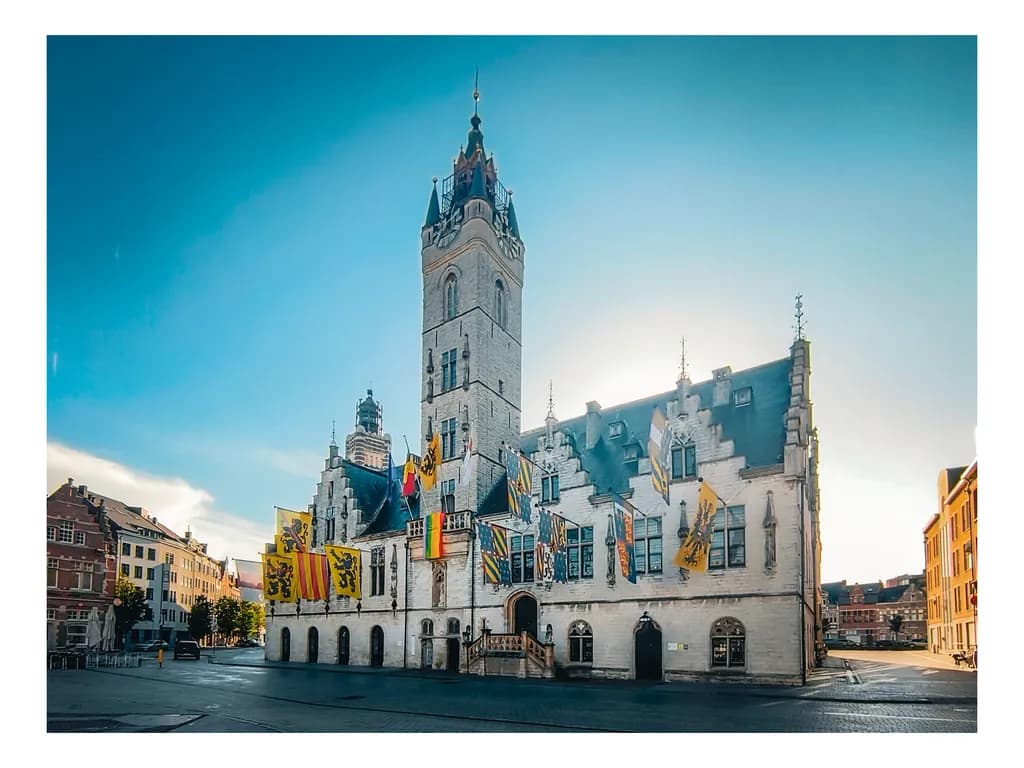 Dendermonde cityhall Castle Flags