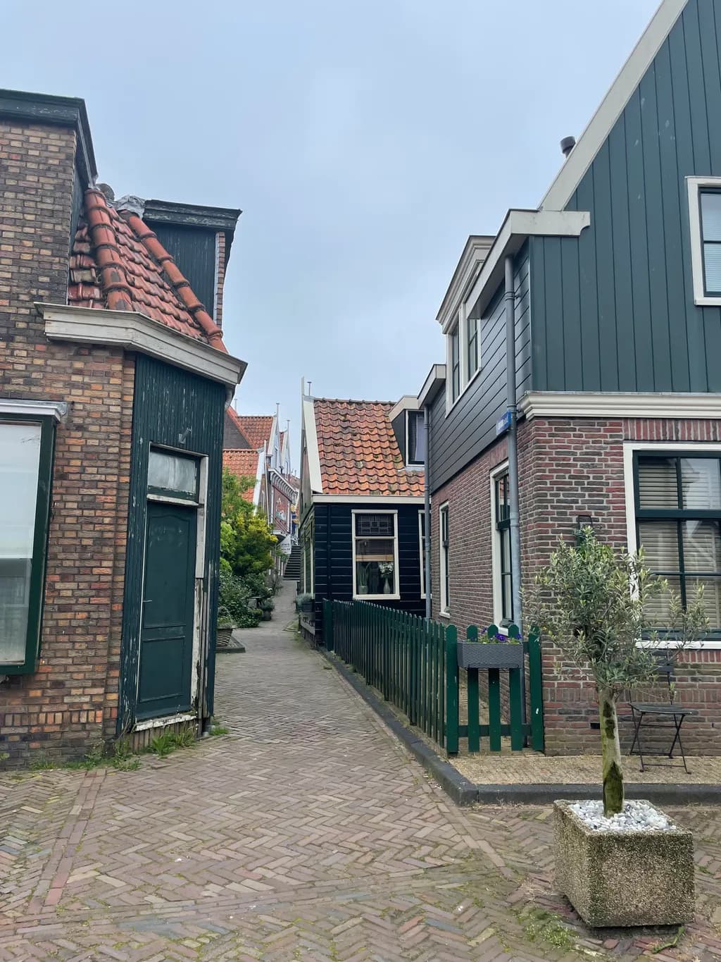 Cozy Alleyway