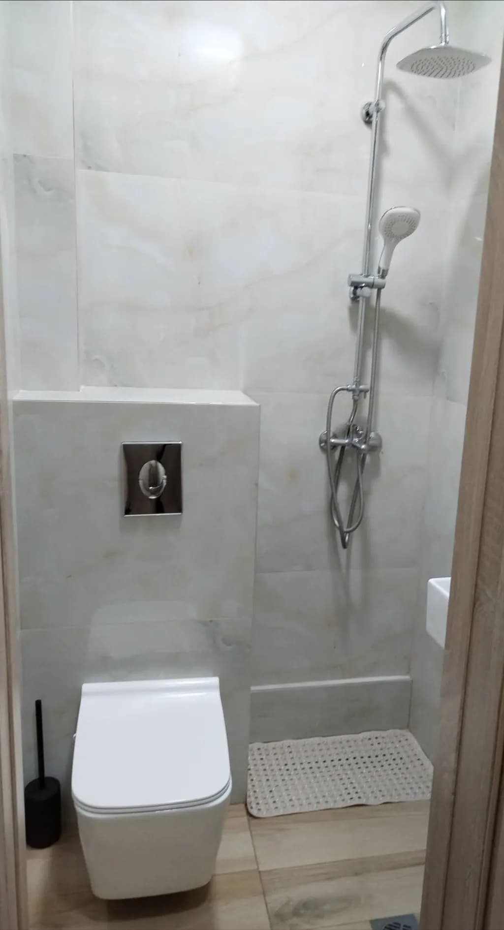 Compact Bath Retreat