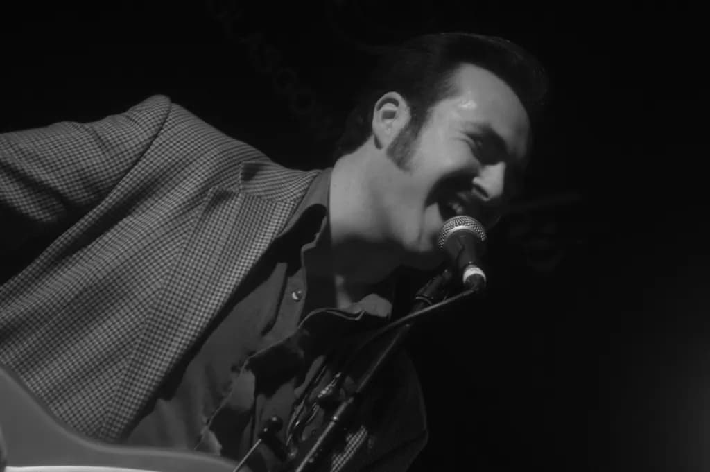 Nightstage Crooner