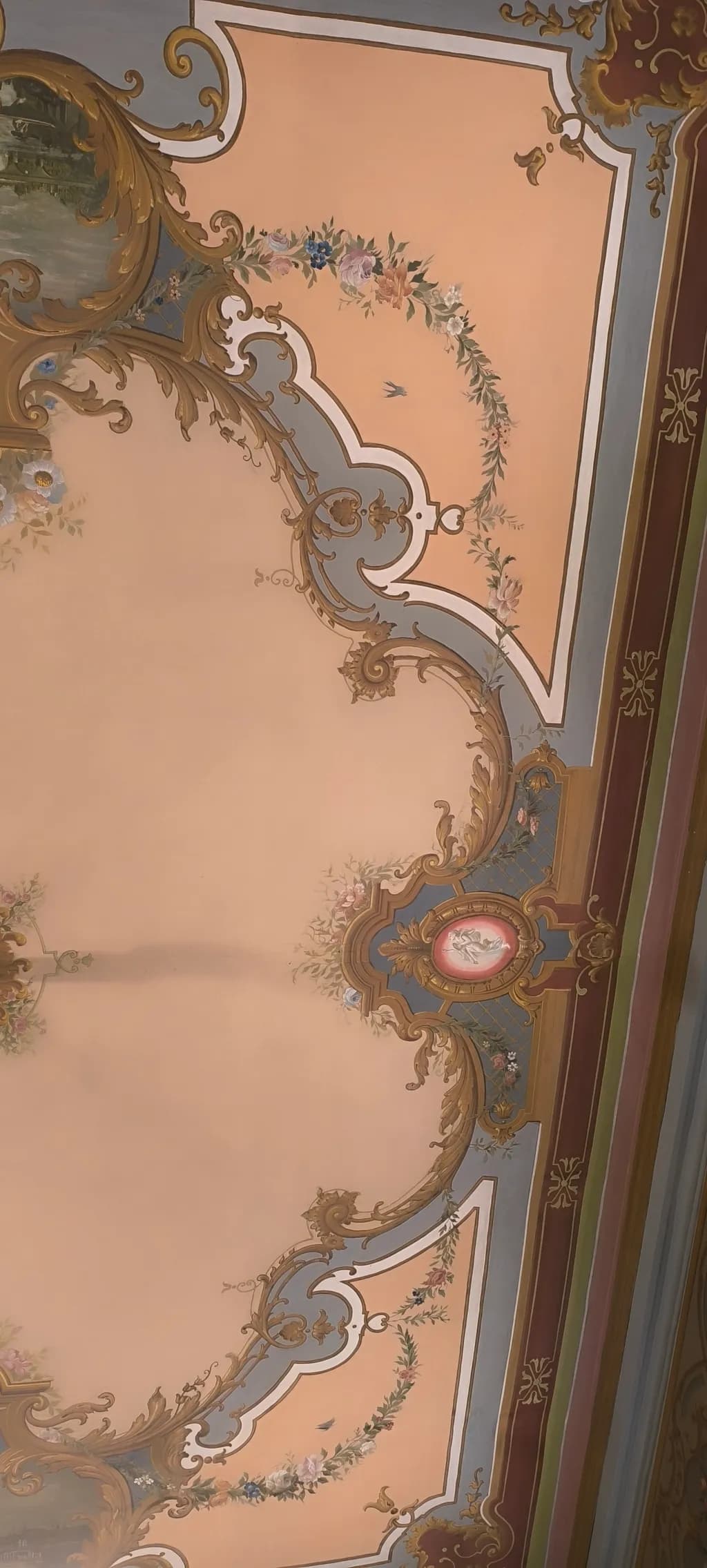 Classical Garland Ceiling