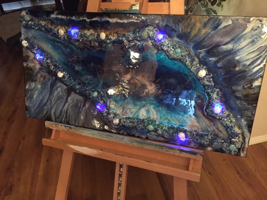 Luminous Geode Flow