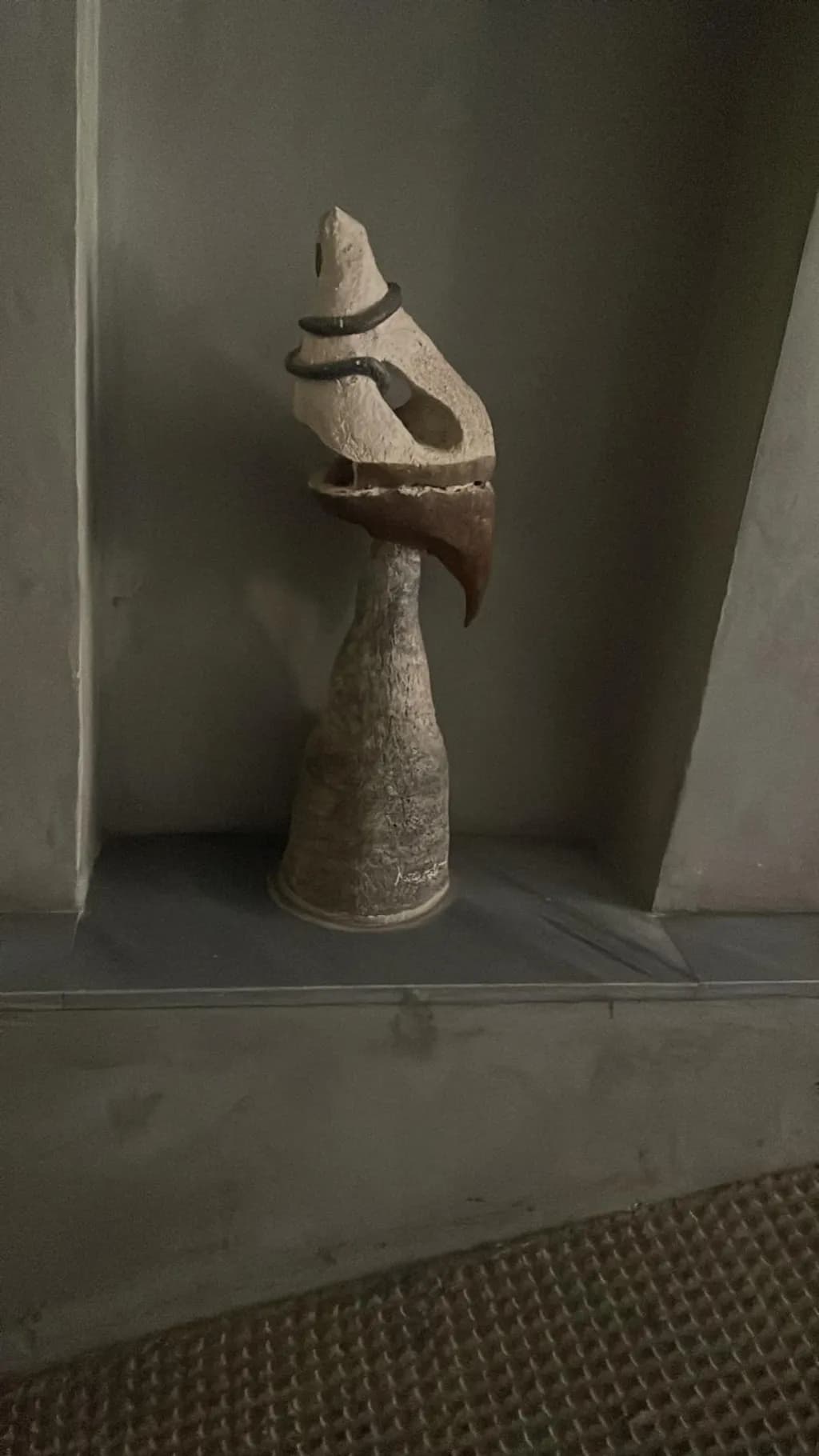 Abstract Beaked Form
