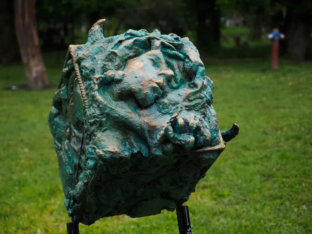 Emerald Visage Cube